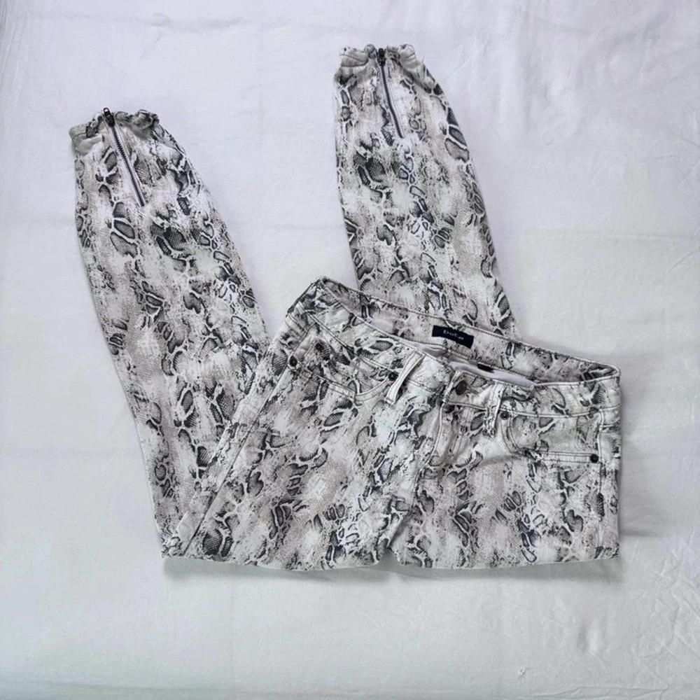 Y2K Bebe Snake Skin Capris‎